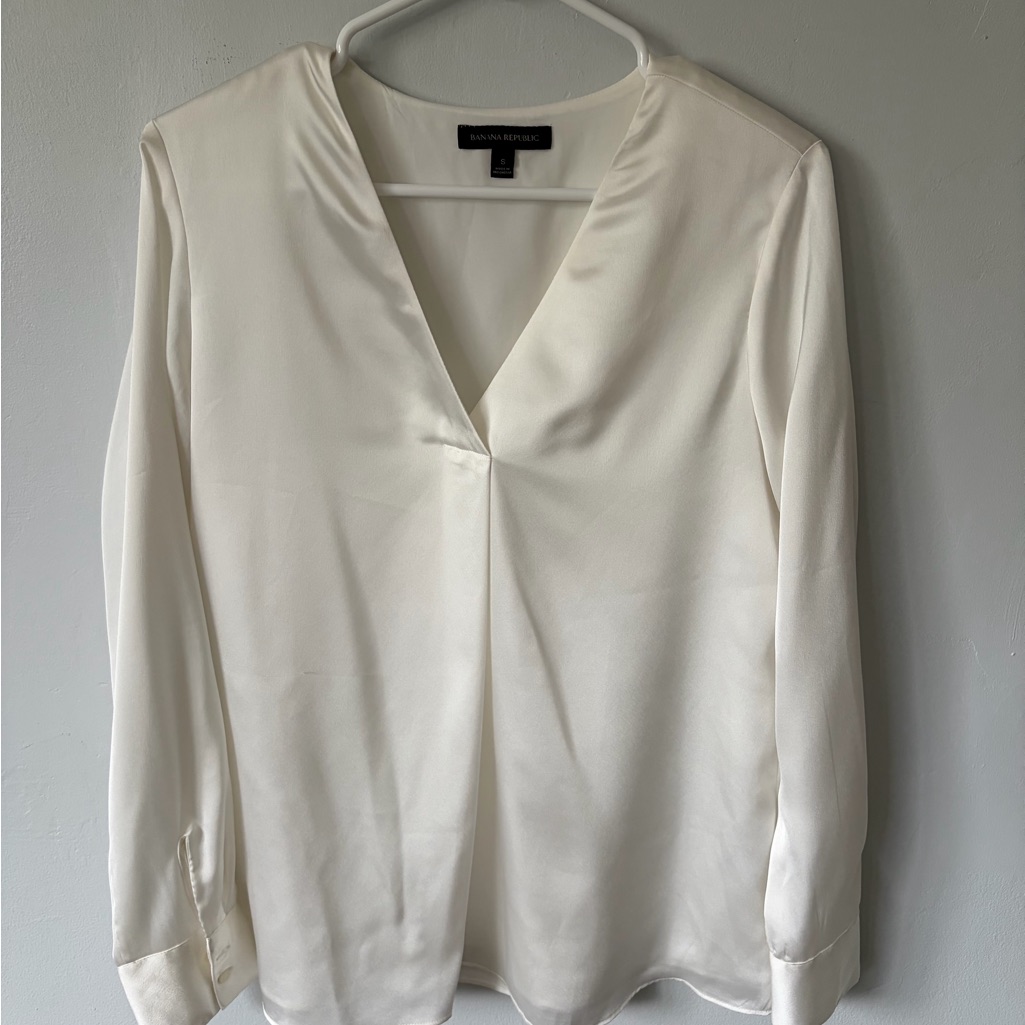 Banana Republic Ivory V-Neck Long Sleeve Blouse